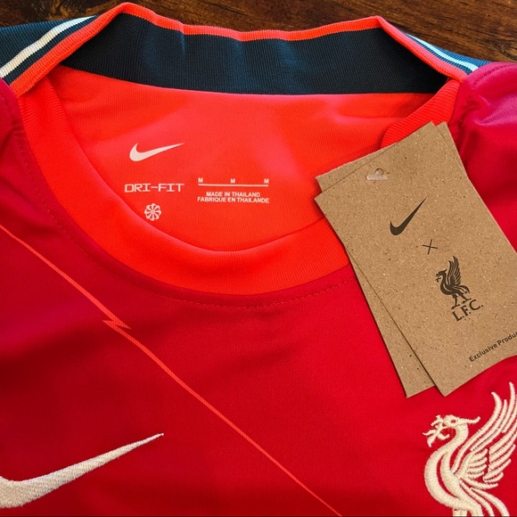 Liverpool home jersey new with tags. Unfortunately did not fit me - Picture 4 of 4